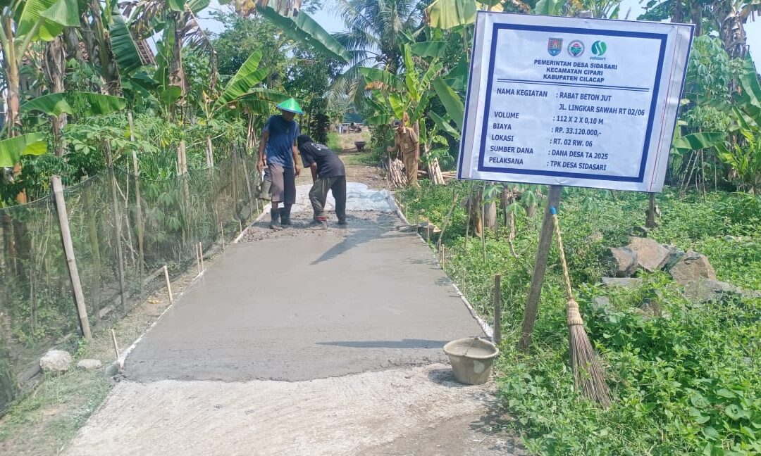 PEMBANGUNAN JALAN RABAT BETON DI DESA SIDASARI PERMUDAH AKSES WARGA KE LAHAN PERTANIAN