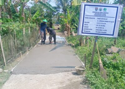 PEMBANGUNAN JALAN RABAT BETON DI DESA SIDASARI PERMUDAH AKSES WARGA KE LAHAN PERTANIAN
