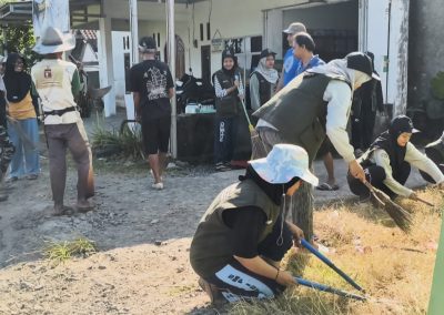 Sambut Hari Kemerdekaan, RW 06 Adakan Aksi Bersih-Bersih Lingkungan Bersama Anak-Anak KKN UIN Saizu Purwokerto