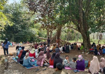 “Guyub Rukun Sedekah Bumi RW 04: Lestarikan Budaya, Panjatkan Doa”