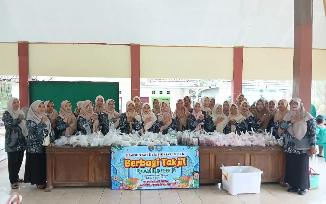 “Rintik Gerimis Tak Surutkan Semangat, PKK Desa Sidasari Berbagi Takjil Ramadhan 1447 H”